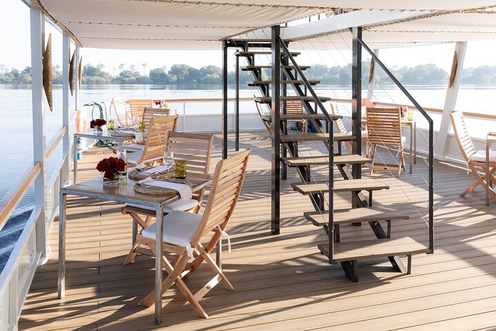 Victoria Falls Dinner Cruise on the Zambezi River