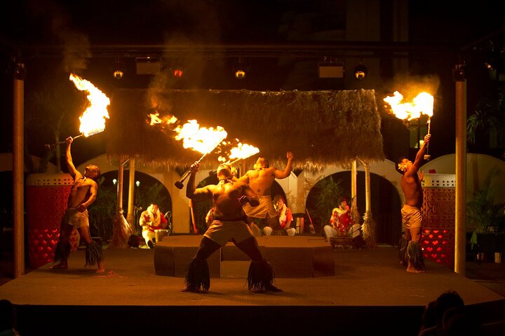 Waikiki Starlight Luau on The Great Lawn-Hilton Hawaiian Village