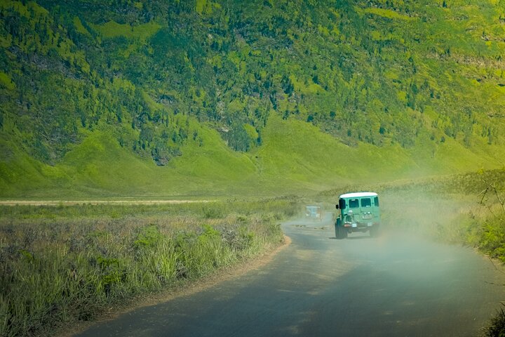 From Yogyakarta: Tumpak Sewu Bromo and Ijen with Bali Drop-off