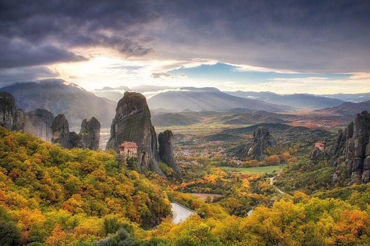 Athens: Meteora Monasteries Tour, Caves, Beachfront Stops & Lunch