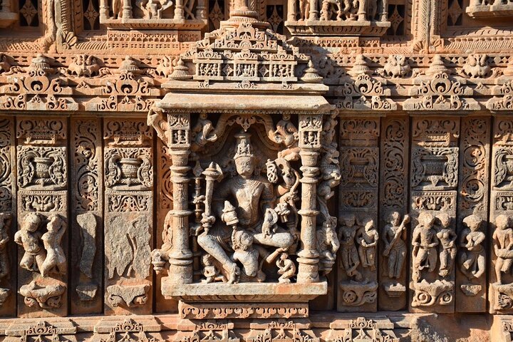 Half-Day Eklingji & Nagda Temple Tour by Tuk-Tuk or Car