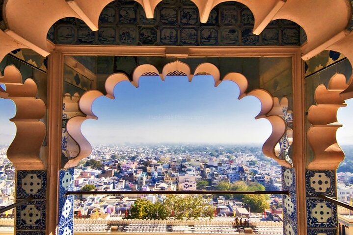 Private Udaipur Sightseeing Tour by Tuk-Tuk or Car with Driver