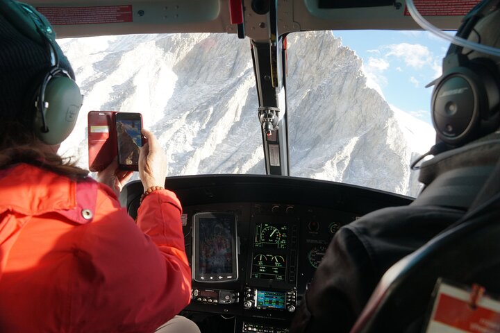 Landing Everest Base Camp Kalapathar by Helicopter with Breakfast