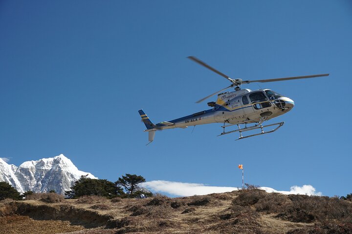 Landing Everest Base Camp Kalapathar by Helicopter with Breakfast