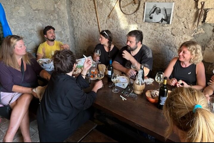 Pitigliano in the footstep of the Etruscan: Hike and wine tasting