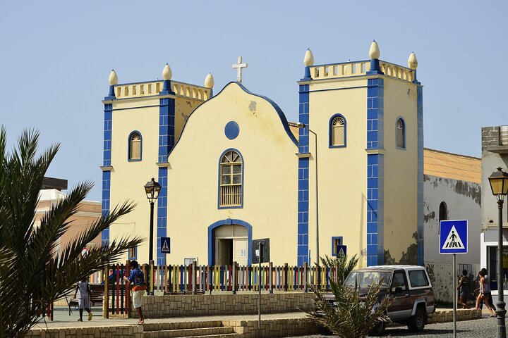4X4 Tour to Rabil, Shipwreck, Catholic Chapel and the City