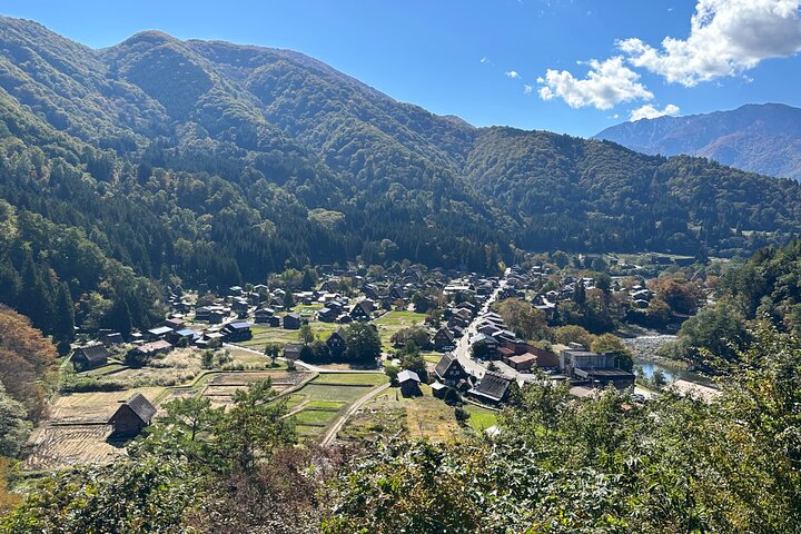 1 Day Private Charter Tour to Shirakawa-go & Takayama