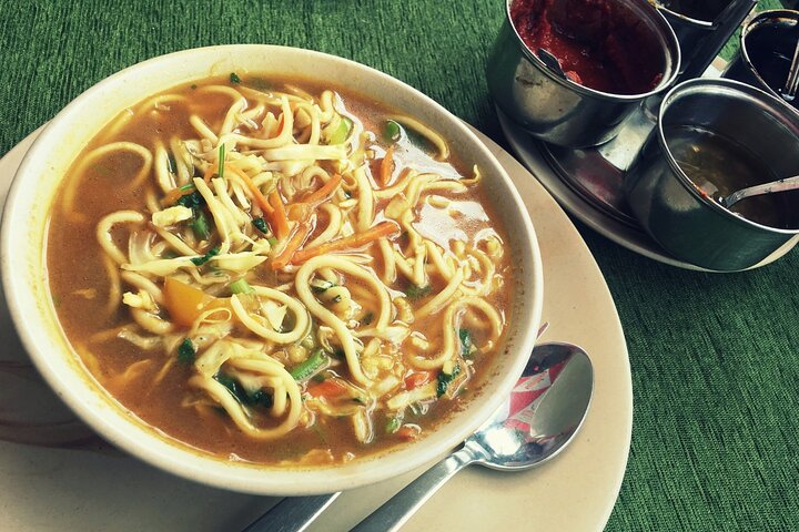 Pelling Food Crawl (2 Hours Guided Local Food Tasting Tour)