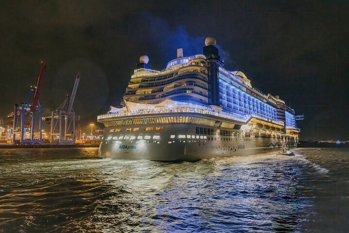 Great light trip 90 minutes in the port of Hamburg