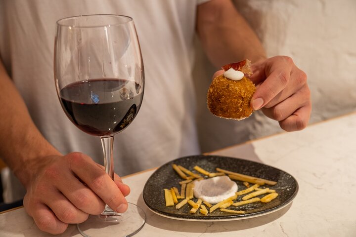 Gourmet Tapas and Wine Tour in Palma de Mallorca