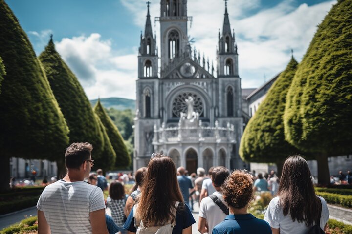 Lourdes, Guided Walking Tour in the Sanctuary