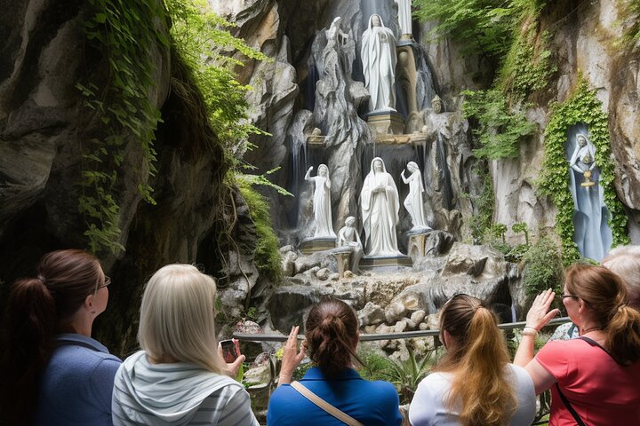 Lourdes, Guided Walking Tour in the Sanctuary