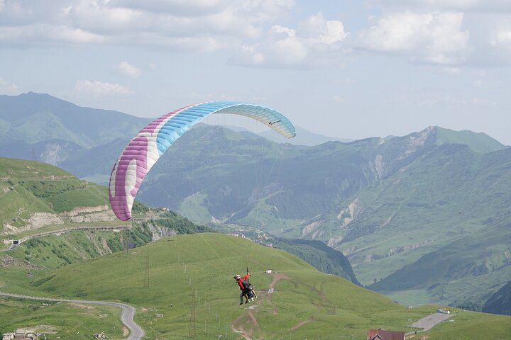 Gudauri: Paragliding with Free HD Video & Hotel Transfer