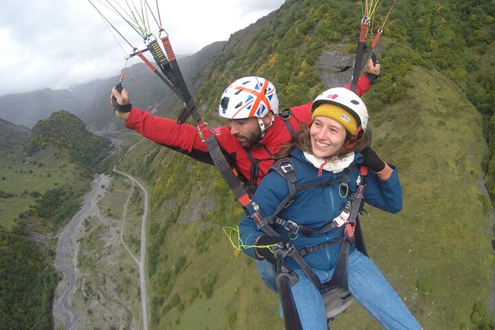 Gudauri: Paragliding with Free HD Video & Hotel Transfer