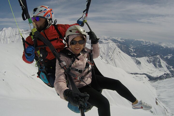 Gudauri: Paragliding with Free HD Video & Hotel Transfer