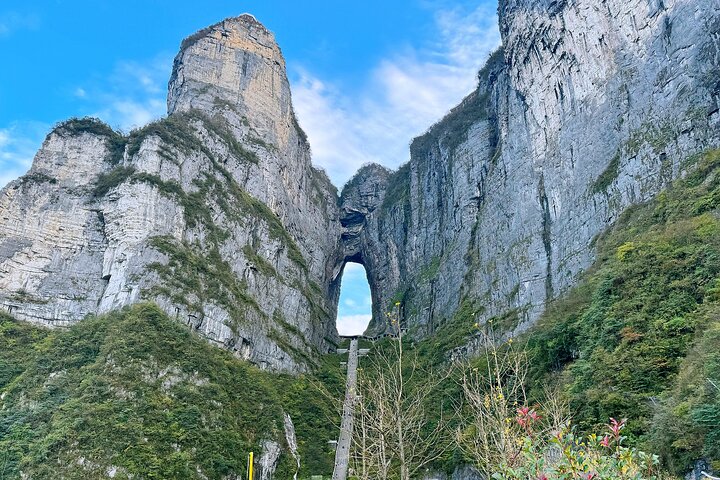 2-Day Private Tour to Mt.AVATAR & Glass Bridge & Mt.Tianmen