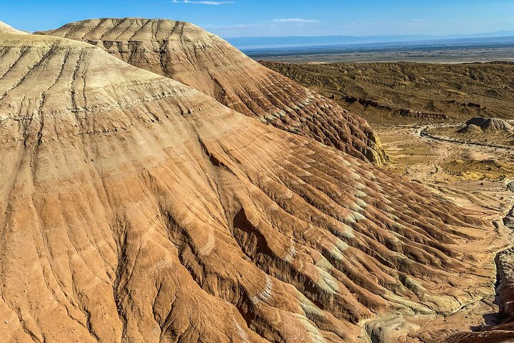 1-2 Days Singing dunes & Aktau mountains grouptour to Altyn Emel