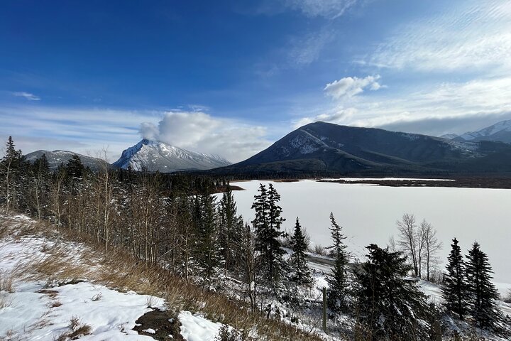 8 Iconic Stops. 12 Comfy Seats. See Banff's Best in First Class.