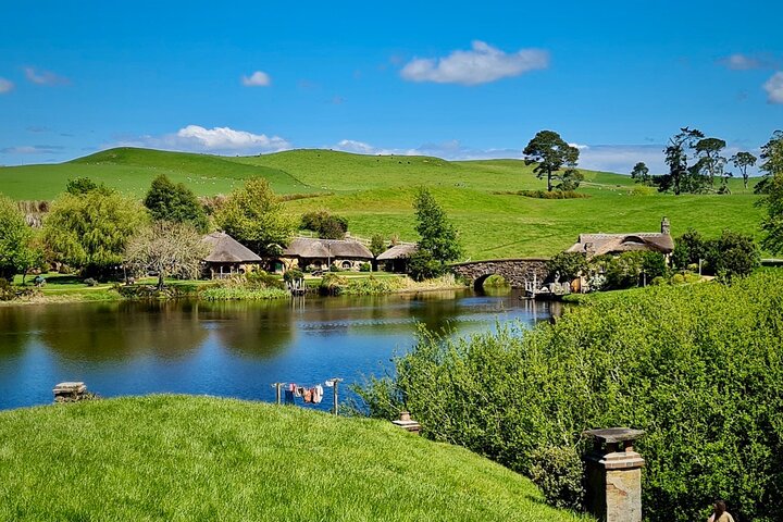 Hobbiton movie set tour and a lot more beautiful NZ sights