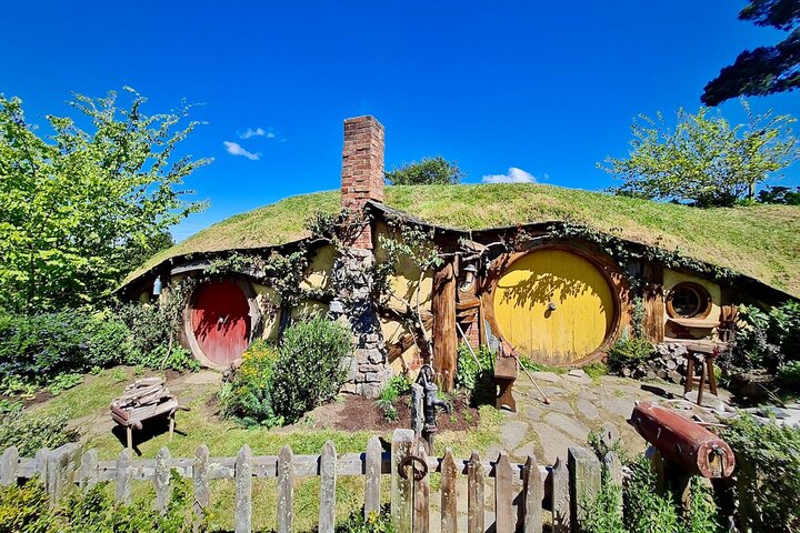 Hobbiton movie set tour and a lot more beautiful NZ sights