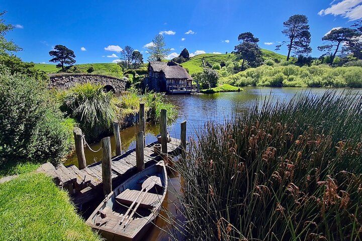 Hobbiton movie set tour and a lot more beautiful NZ sights