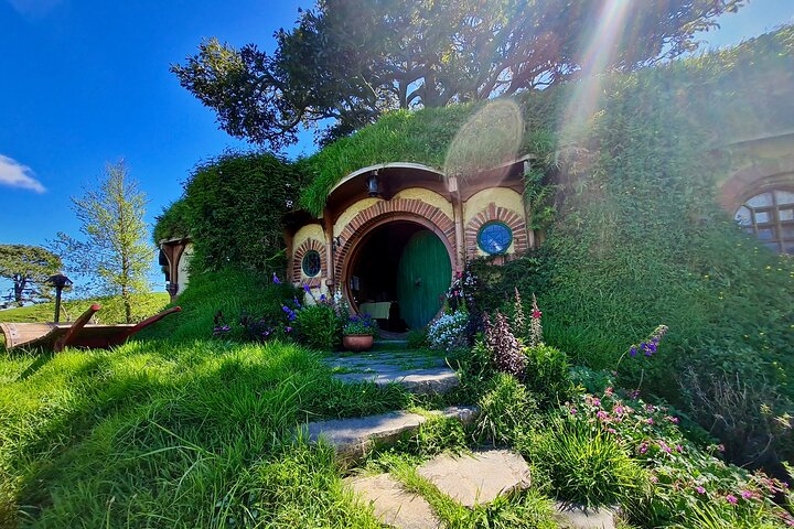 Hobbiton movie set tour and a lot more beautiful NZ sights