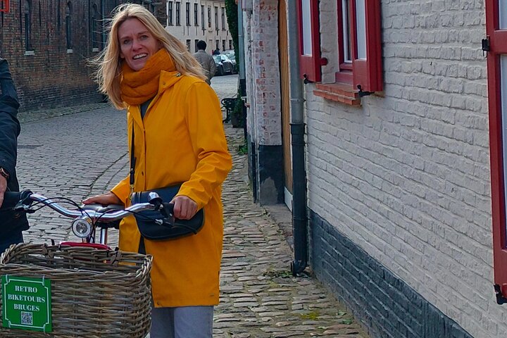 Bruges Guided Retro Biketour: Highlights, Hidden Gems & Tasting