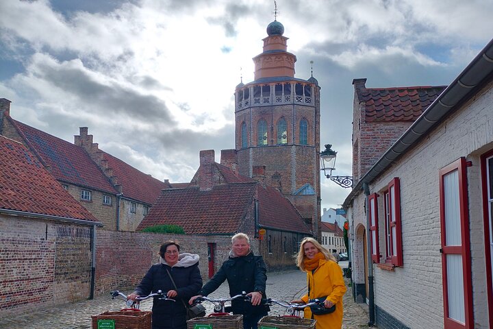 Bruges Guided Retro Biketour: Highlights, Hidden Gems & Tasting