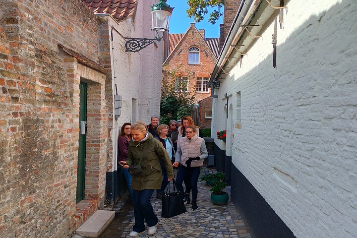 Bruges Guided Retro Biketour: Highlights, Hidden Gems & Tasting