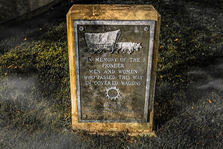 Murmurs of Mourning & Murder: Madison Ghost Tour