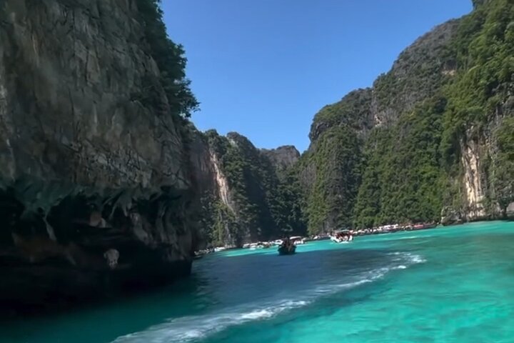 Phi Phi Islands Speedboat Full-Day Tour from Phuket +Buffet Lunch