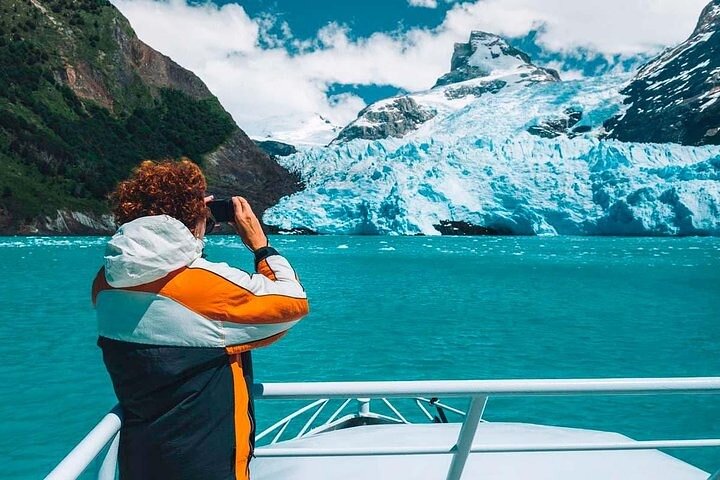 Full Day on Board Maria Turquesa Cruise and Perito Moreno Glacier