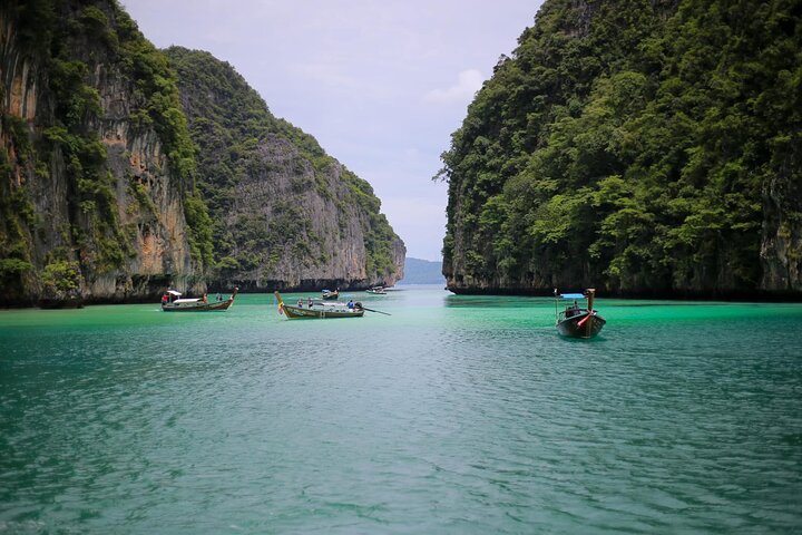 Phi Phi Khai Islands Excursion with Seaview & Lunch by speedboat