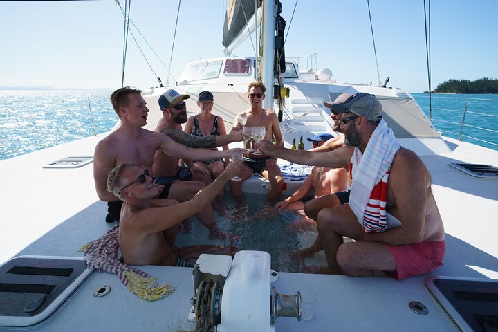 Whitsunday Islands Sail, SUP & Snorkel Tour-Small group