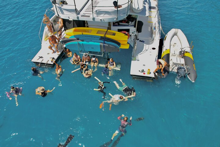 Whitsunday Islands Sail, SUP & Snorkel Tour-Small group