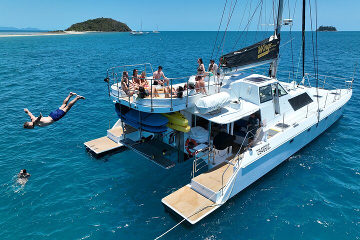 Whitsunday Islands Sail, SUP & Snorkel Tour-Small group
