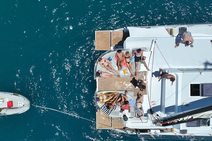 Whitsunday Islands Sail, SUP & Snorkel Tour-Small group