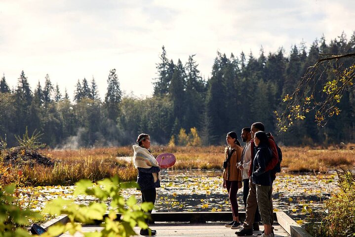 Vancouver Hop On Hop Off Trolley Tour w/ 20 Stops & Live Guide
