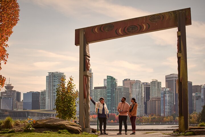 Vancouver Hop On Hop Off Trolley Tour w/ 20 Stops & Live Guide