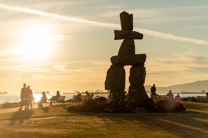 Vancouver Hop On Hop Off Trolley Tour w/ 20 Stops & Live Guide