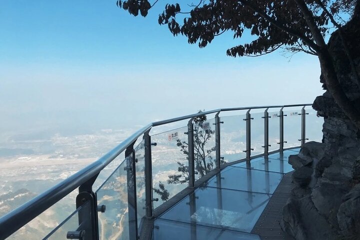 1-Day Private Tour to Mt.Tianmen & Glass Skywalk & Night Light