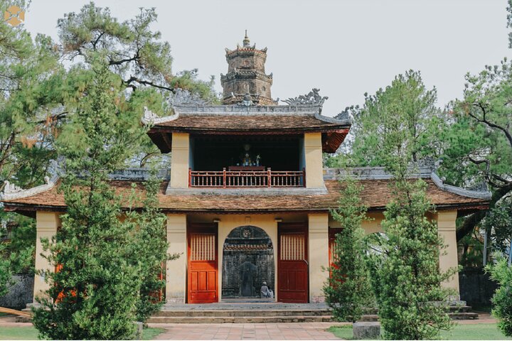 Hue Tombs Tour by Bike & Dragon Boat Cruise on Perfume River