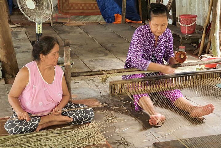 Ben Tre: Scooter, Culture, Sailboat and Mekong Food (Half Day)