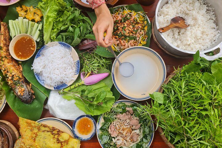 Ben Tre: Scooter, Culture, Sailboat and Mekong Food (Half Day)