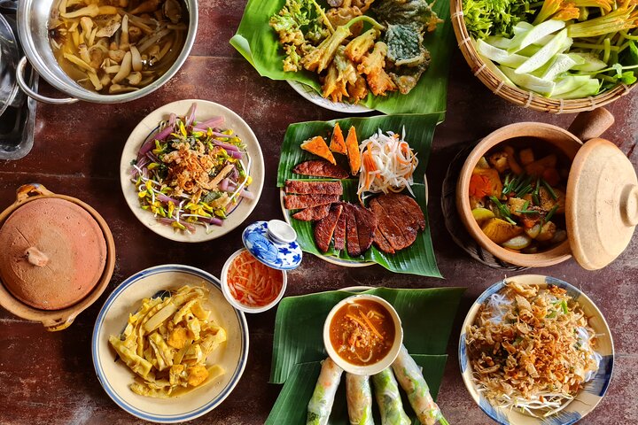 Ben Tre: Scooter, Culture, Sailboat and Mekong Food (Half Day)