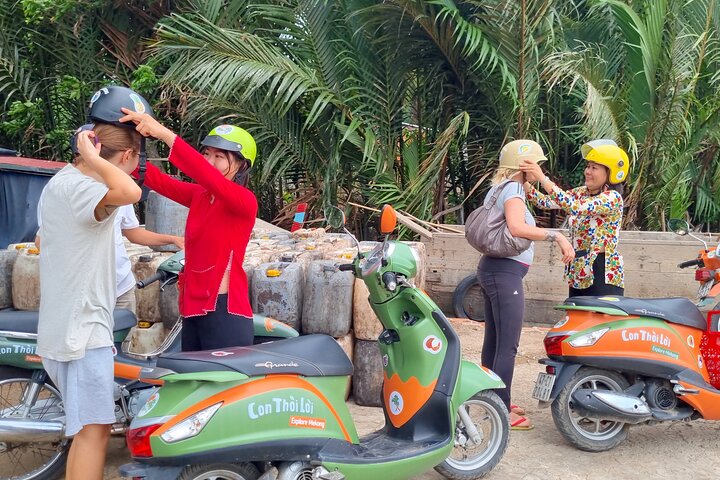 Ben Tre: Scooter, Culture, Sailboat and Mekong Food (Half Day)