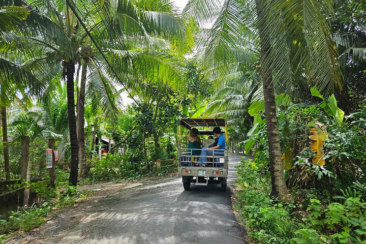 Ben Tre: Scooter, Culture, Sailboat and Mekong Food (Half Day)
