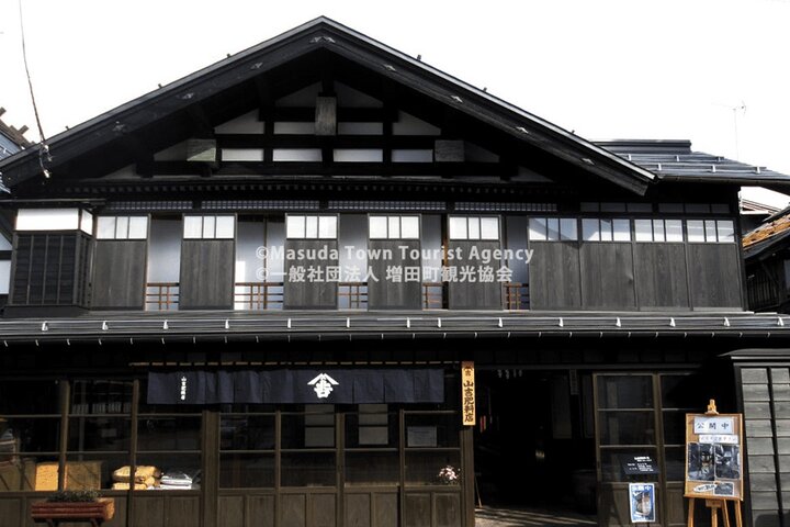 Walking Tour of Wealthy Merchant's Storehouses in Akita