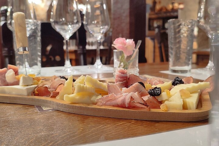 Bulgarian Wine & Traditional Food Tasting in Veliko Tarnovo