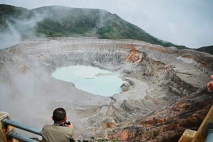 Poás Volcano and Coffee Tour with Tasting and La Paz Falls